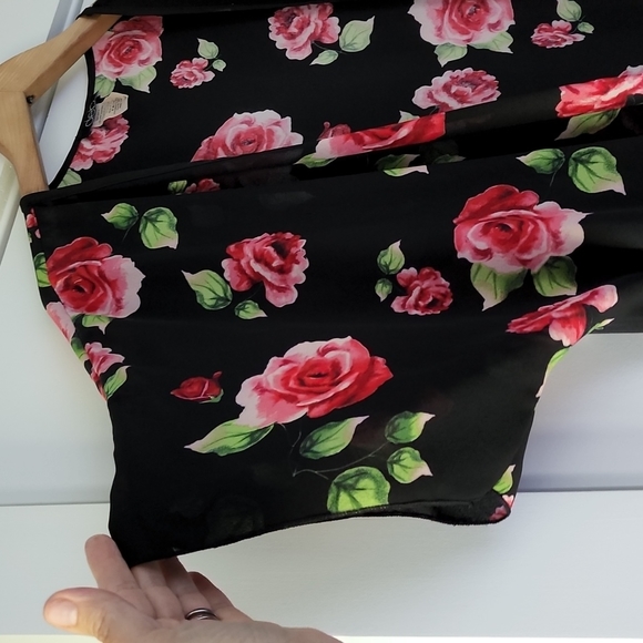 DEB black with red roses open front kimono! - Picture 3 of 5